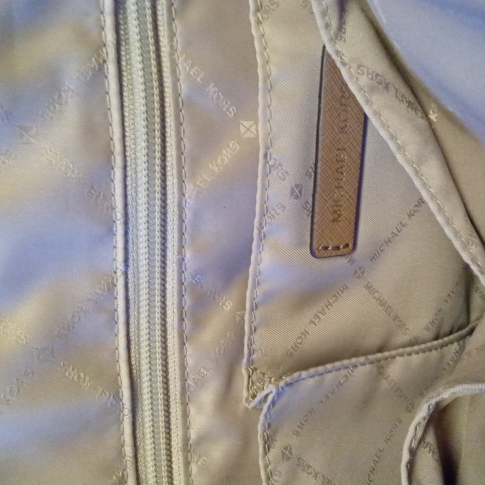 Michael Kors Dome Satchel w Handles and Crossbody Strap - Picture 7 of 8
